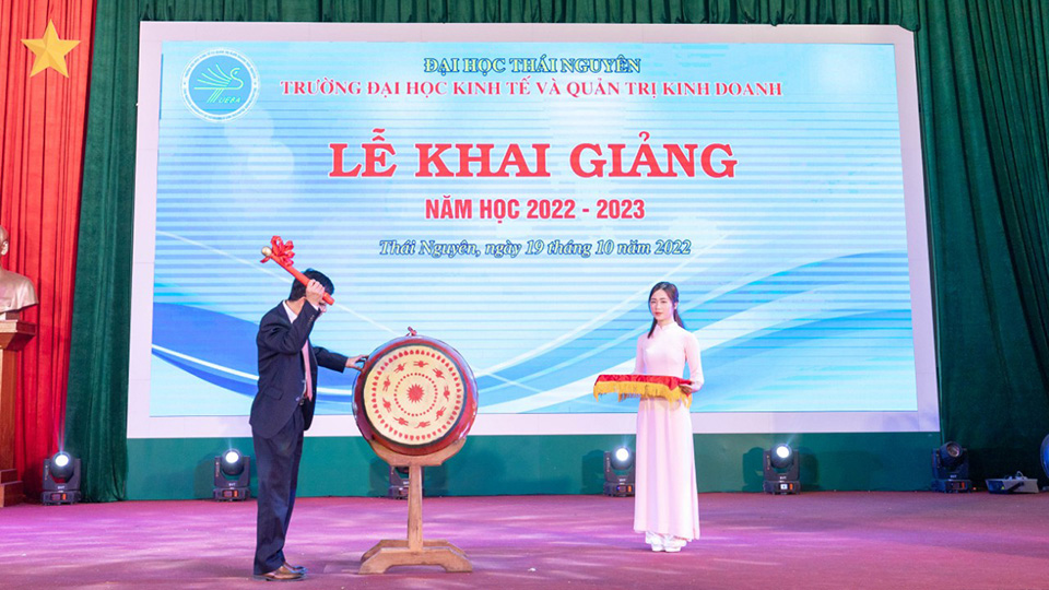 Lễ Khai giảng năm học 2022-2023 với nhiều cảm xúc đặc biệt của thầy và trò Trường ĐHKT&QTKD
